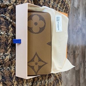 Louis Vuitton giant monogram zippy wallet